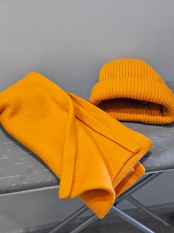 Комплект шапка и шарф Reserved оранжевые