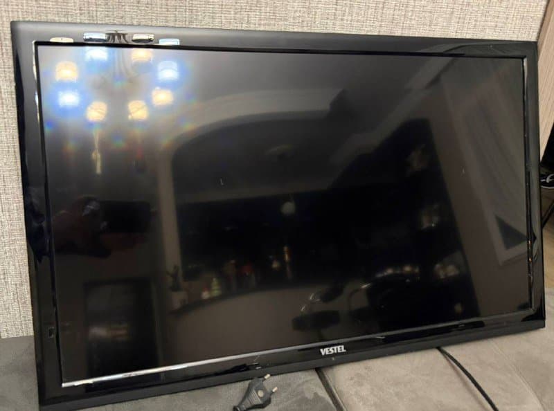 Два ЖК-телевизора VESTEL X20X32LCDTV 1