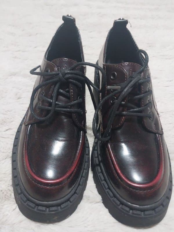 Коричневые женские туфли на шнурках 1