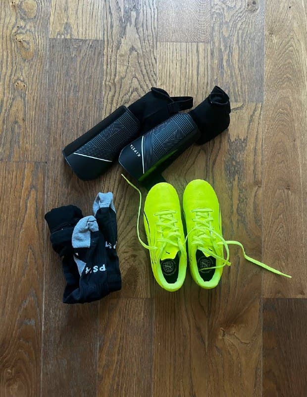 Футбольные бутсы Puma и Kipsta с гетрами и щитками