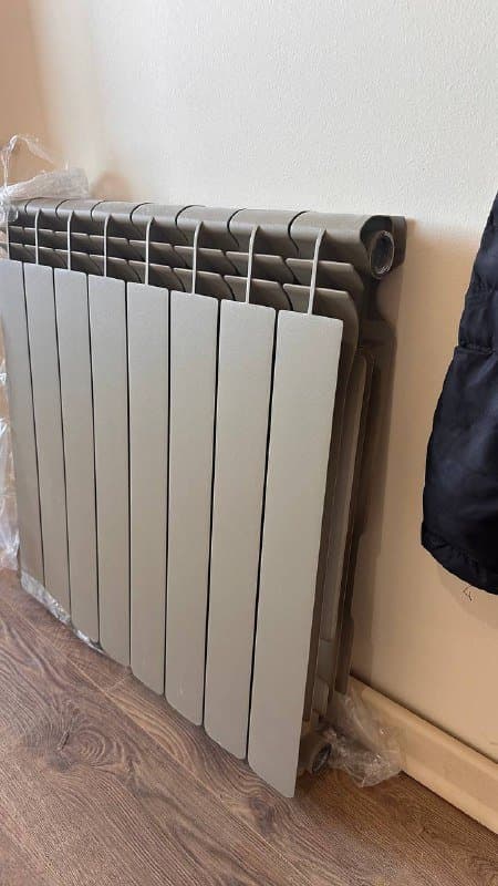 Батарея отопительная на 8 секций новая 1