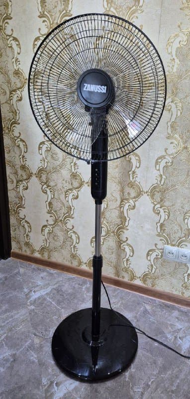 Вентилятор напольный ZANUSSI ZFF-907 1