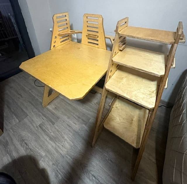 Стол и стул из дерева