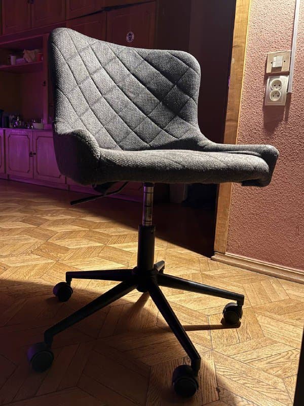 Столы письменные, регулируемый стул 2