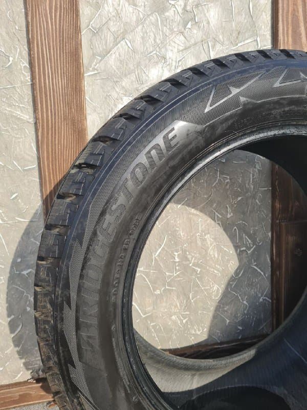 зимние шины Bridgestone 255/55/19 111T 2