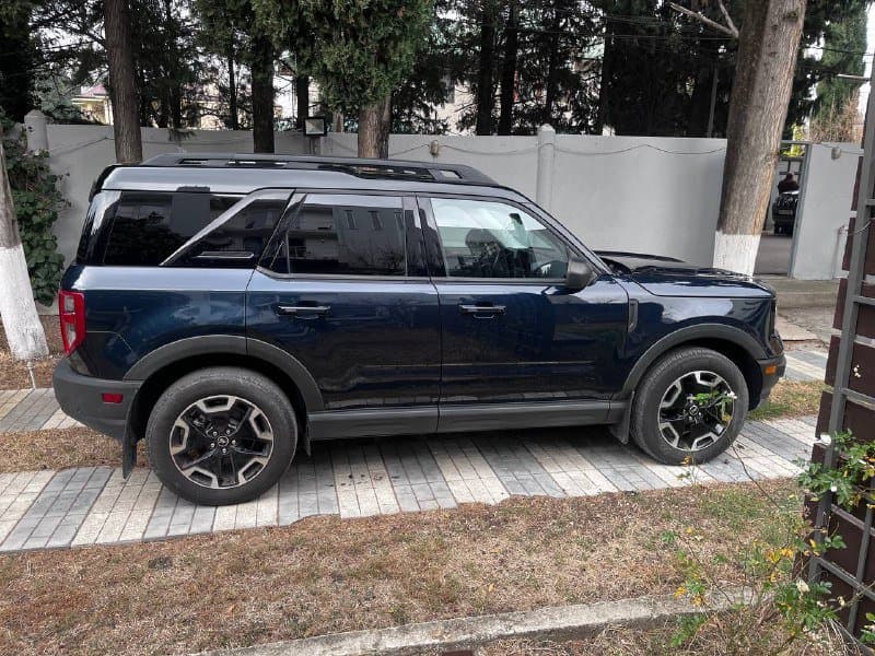 Ford Bronco черный SUV с салоном и багажником 10