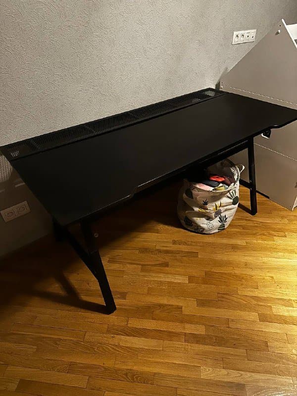 компьютерный стол IKEA