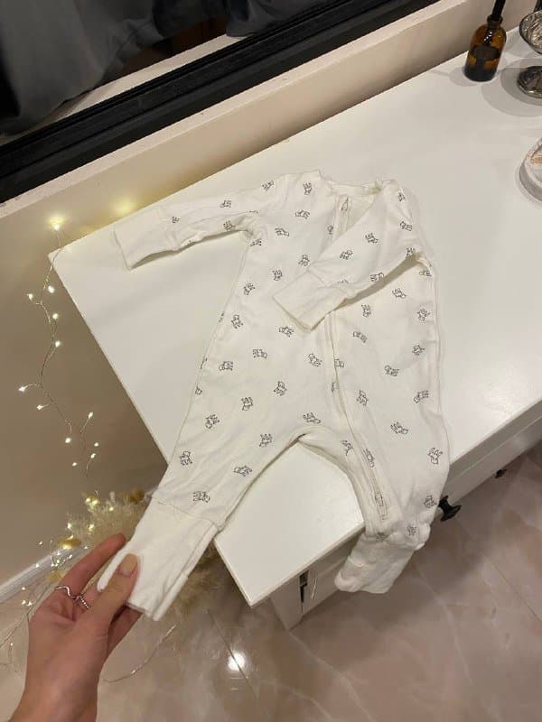 пакет детской одежды до 75 см: бодики, слипы, штанишки, свитшот, шапочки, лонгслив 5