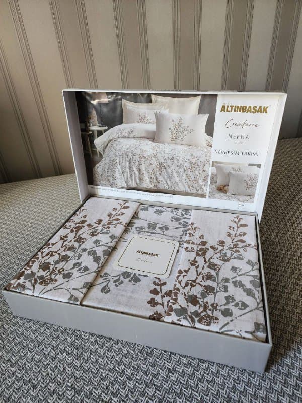 Постельное бельё, полотенца, покрывало, плед, скатерть набор