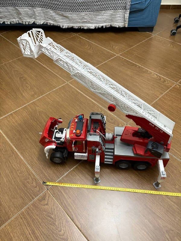 Машинки Bruder пожарная Mack, эвакуатор Man с джипом