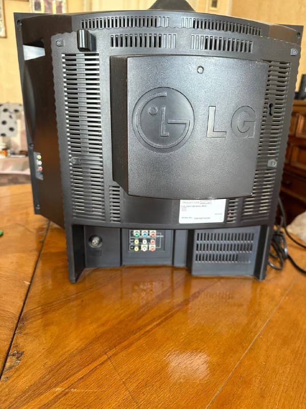 телевизор LG в хорошем состоянии 4