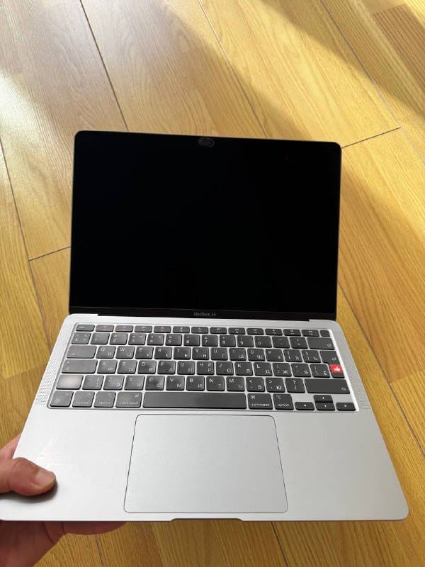 MacBook Air 8/256 m1 1