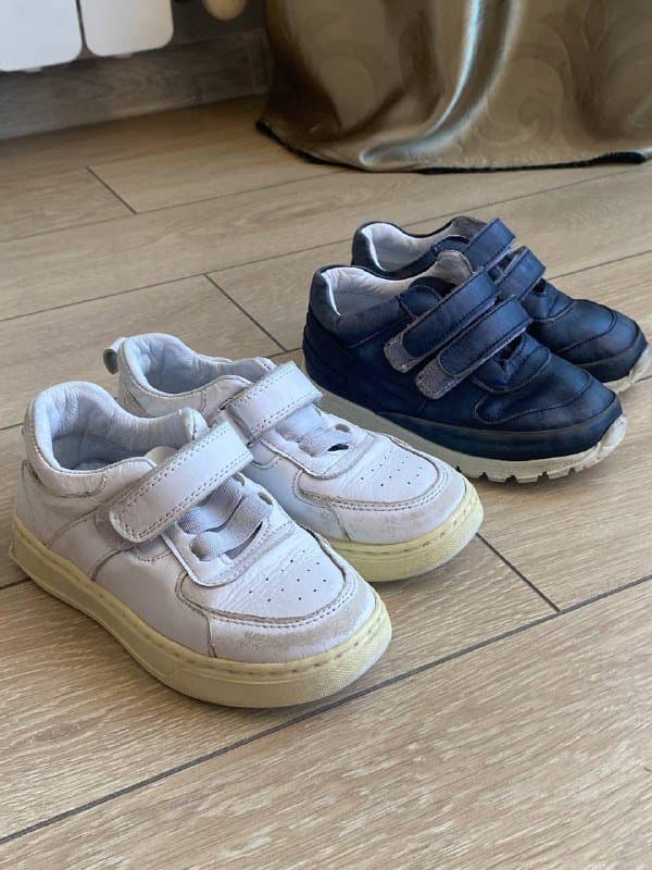 Кожаные детские кроссовки синие и белые