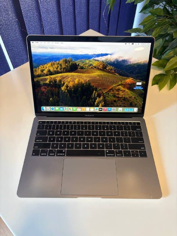 MacBook Air 2019 i5 8/128GB с зарядкой
