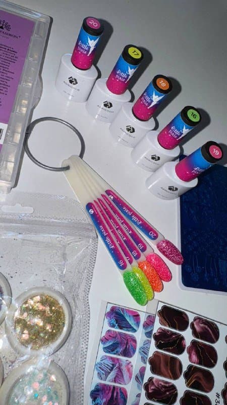 Гель-лаки, глиттеры, слайдеры, пленки, пластина для стемпинга