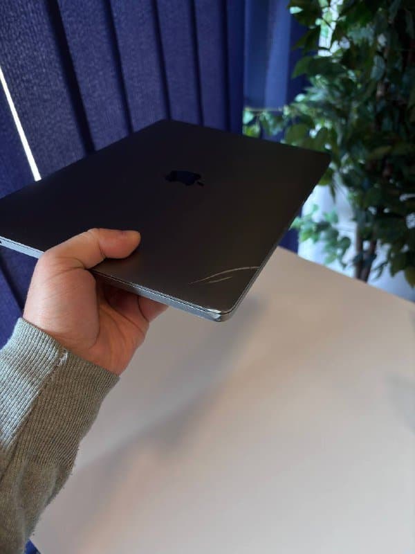 Macbook Pro 2017 i5 8/128 GB 7