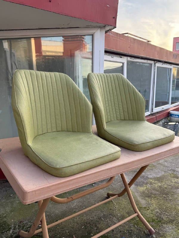 Два зелёных стула без ножек 2