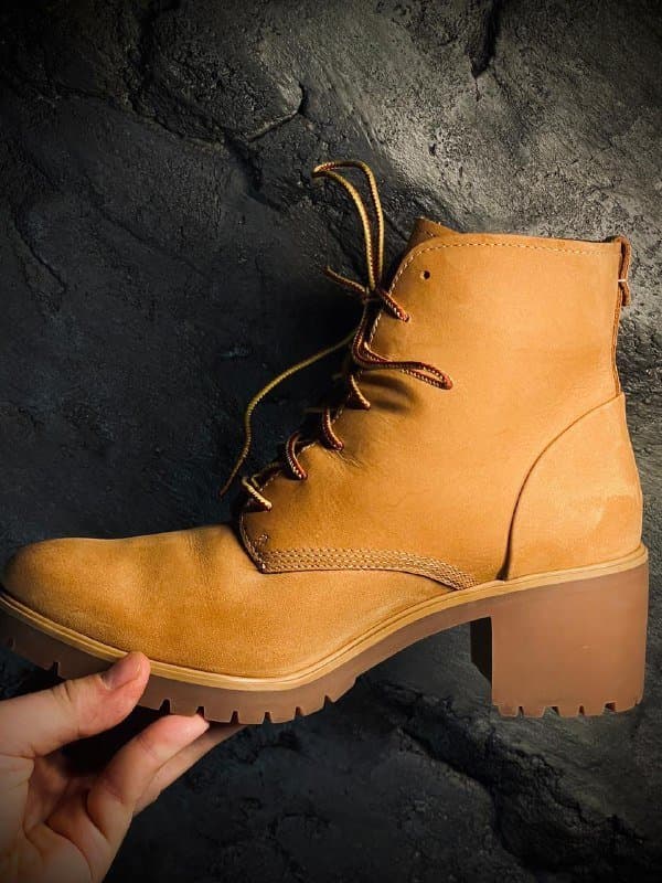 Женские ботинки Timberland на каблуке нубуковые 3