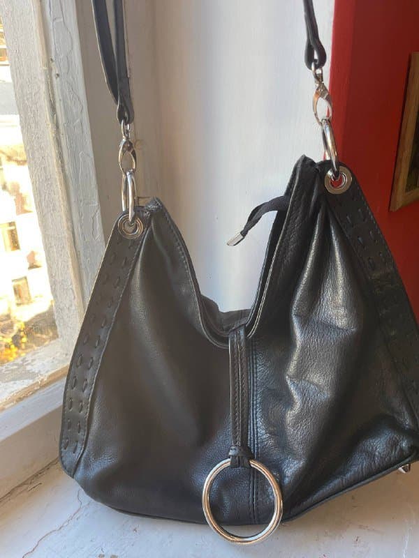 Черная сумка из натуральной кожи