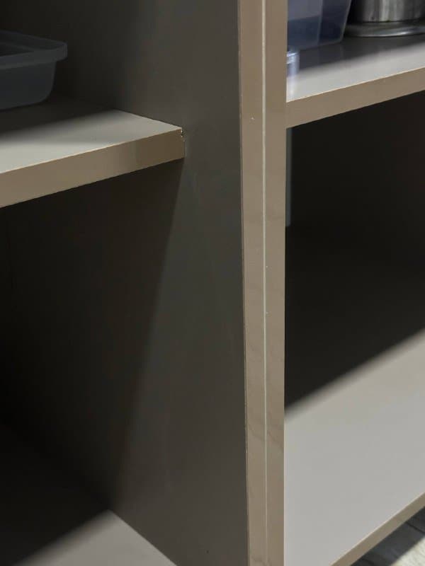 Кухня с двойной раковиной, техника, посуда 4