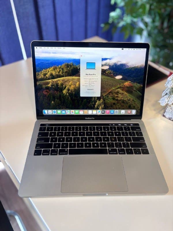 Macbook Pro 2019 i5 8/256 GB 1