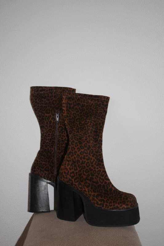 платья, корсет, кожанка, топ, юбка, ботинки женские 3