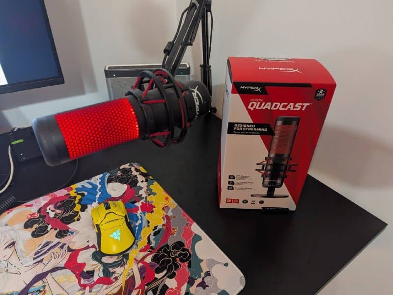 Микрофон HyperX QuadCast с держателем