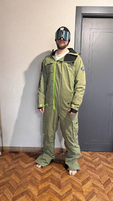 Сноубордические комбинезон, куртка, перчатки