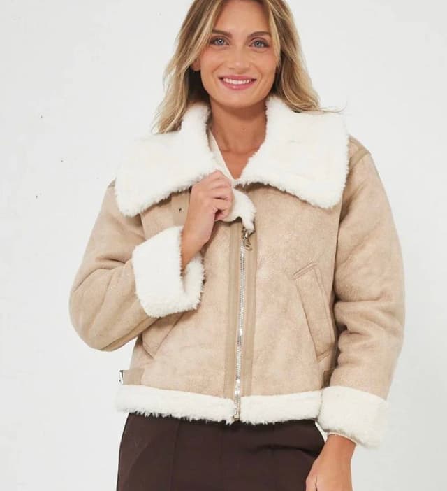 бежевая дублёнка, черная дублёнка