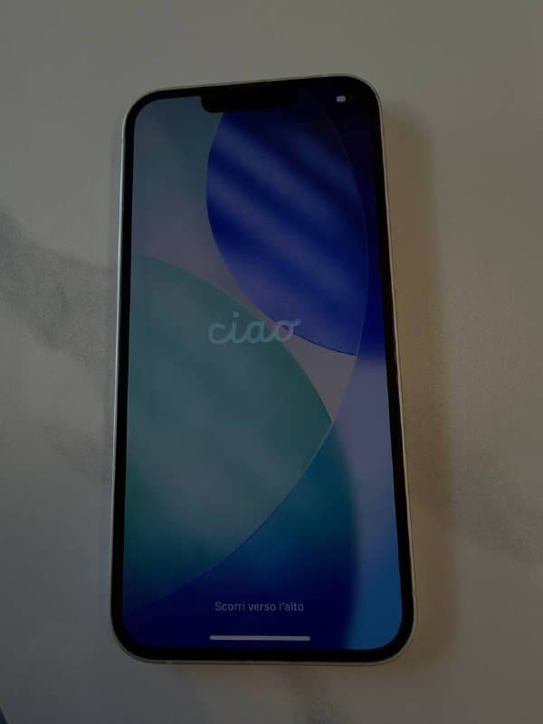 Белый iPhone 13 128 GB