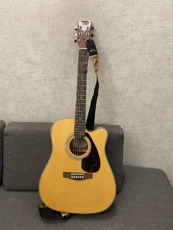 гитара Yamaha FX-370c, чехол, ремень, медиаторы, провода 1