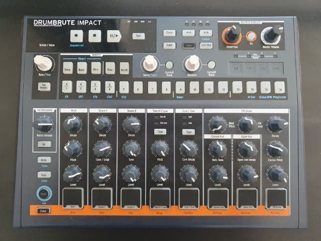 Аналоговая драм-машина Arturia Drumbrute Impact