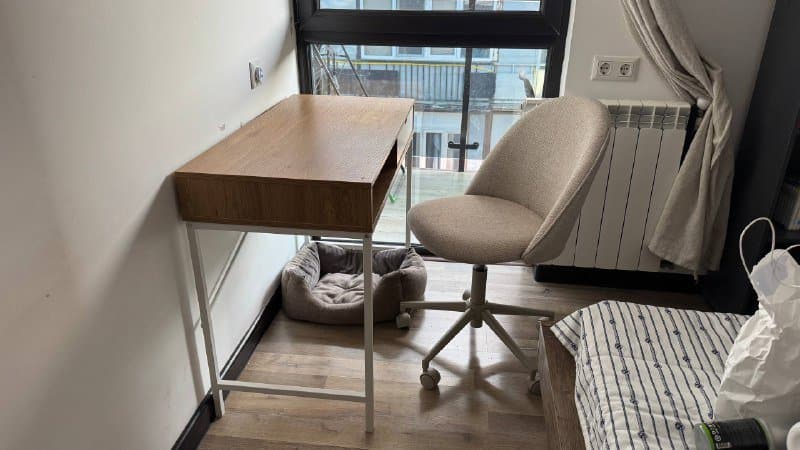 Рабочий стол Trappedal, стул Kokkedal Jysk 2