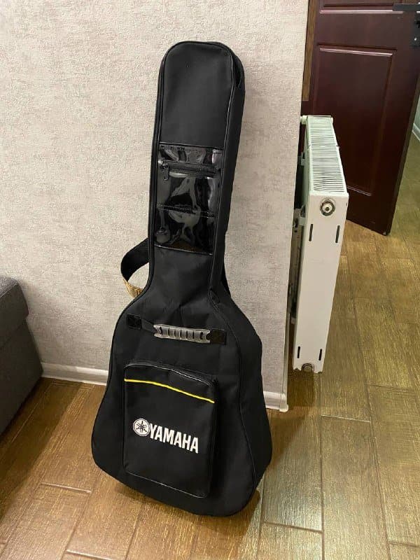 гитара Yamaha FX-370c, чехол, ремень, медиаторы, провода 2