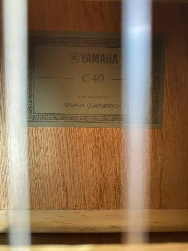 Гитара классическая Yamaha c40, чехол, новые струны 2