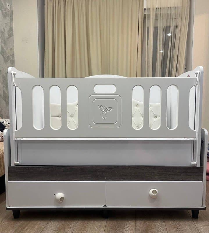 Детская кровать с матрасом и механизмом укачивания 1