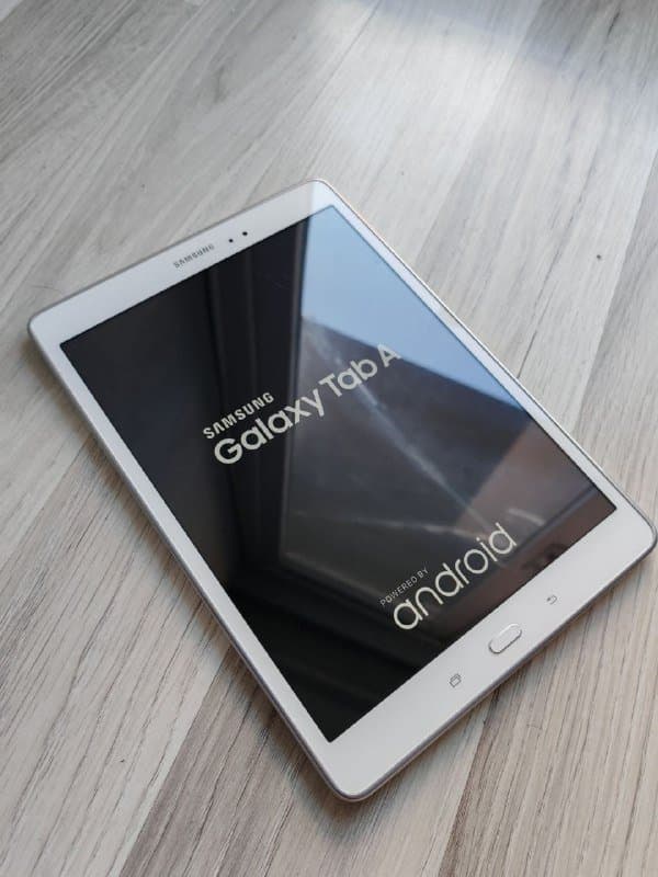Планшет Samsung Tab A7 2014-2015 с чехлом и зарядкой