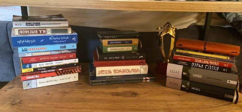 Стул складной, подставка под книги, столик и форма для выпечки 6