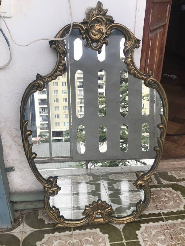 Антикварное зеркало с подставкой для стены