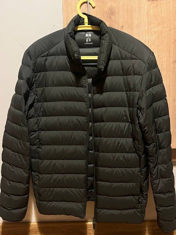 Темно-зеленый пуховик Uniqlo размер М мужской