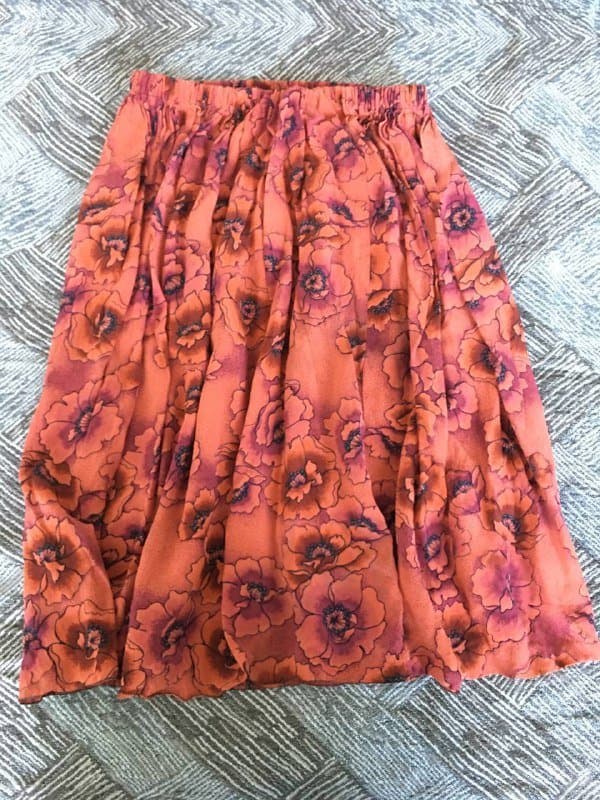 Фиолетовая юбка, юбка с маками, красная рубашка, юбка с цветочками, полосатое платье, черное кружевное платье, короткое черное платье 2