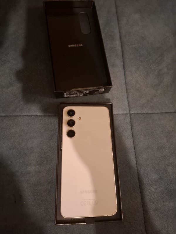 Samsung Galaxy S24 FE 8/128Гб, 2хсимный 1