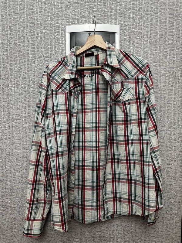 Рубашка Levi’s бежевая, Рубашка Levi’s синяя, Рубашка Lacoste, Рубашки с коротким рукавом, Толстовка Medooza серая, Толстовка Codered черная