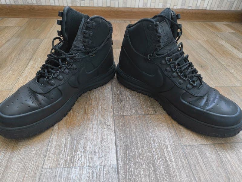 штаны Heresy, кроссовки Nike Air Force 1 Low, Mizuno Wave Rider 10, Nike Air Force 1 High Winter Boot, кеды Vans 2