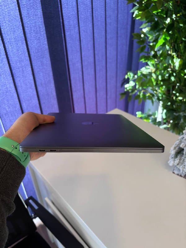 Macbook Pro 2019 i5 16GB 1TB 4