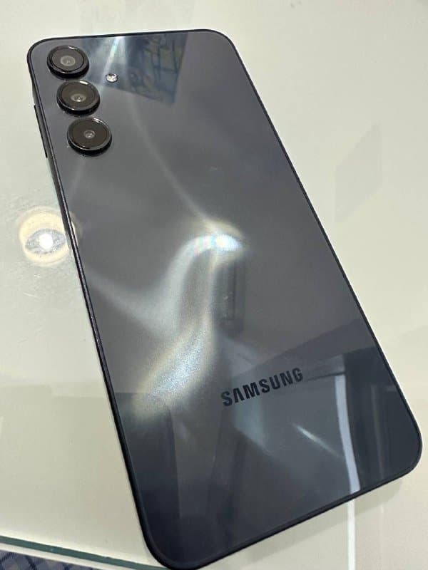 Новый телефон Samsung с зарядным устройством и коробкой 2