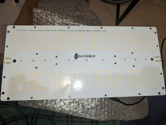 лампа для цветов, стол, матрас жесткий 130x200