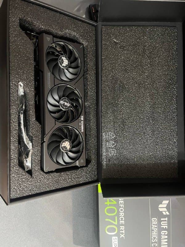ASUS GeForce RTX 4070 SUPER TUF Gaming 12GB 1