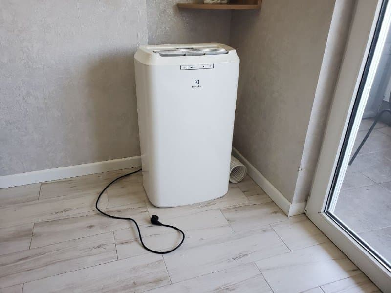 Напольный кондиционер Electrolux EACM - 14 EZ/N3 WHITE 3