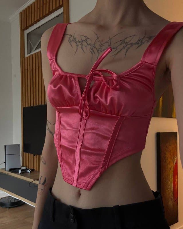 Топ белый, Штаны бежевые, Джинсовый комбинезон, Худи, Рубашка, Блуза, Розовый топ, Укороченная рубашка, Серый кардиган, Серый пиджак 7